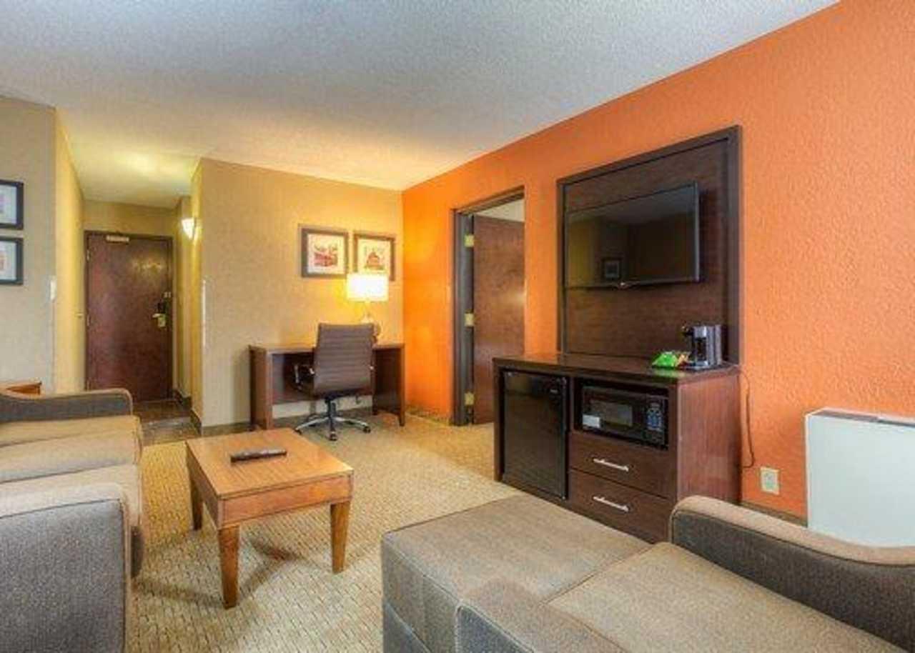 Comfort Inn & Suites Evansville Airport Esterno foto