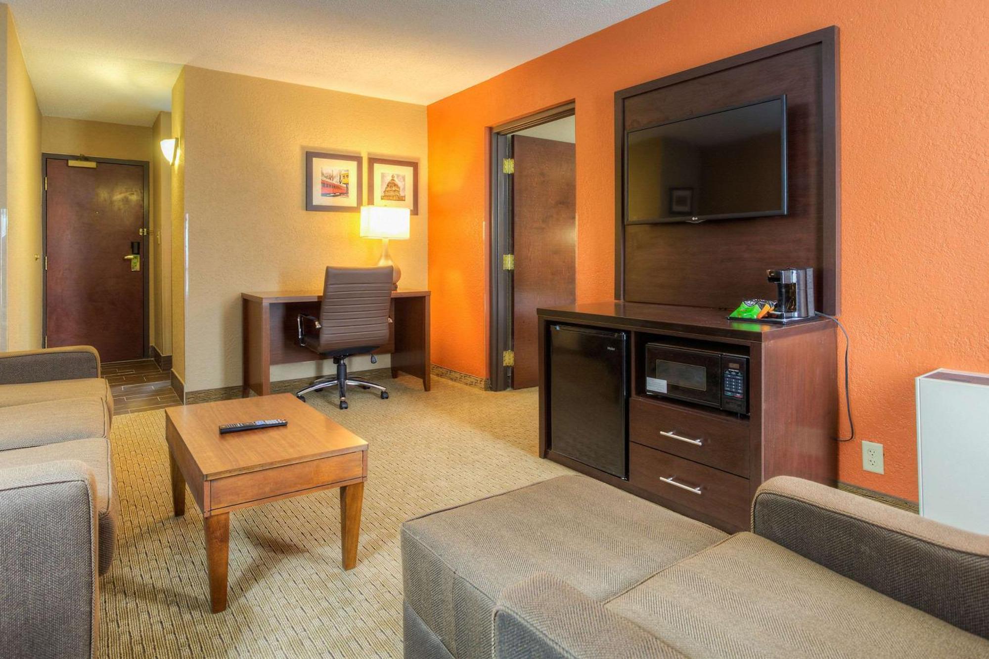 Comfort Inn & Suites Evansville Airport Esterno foto
