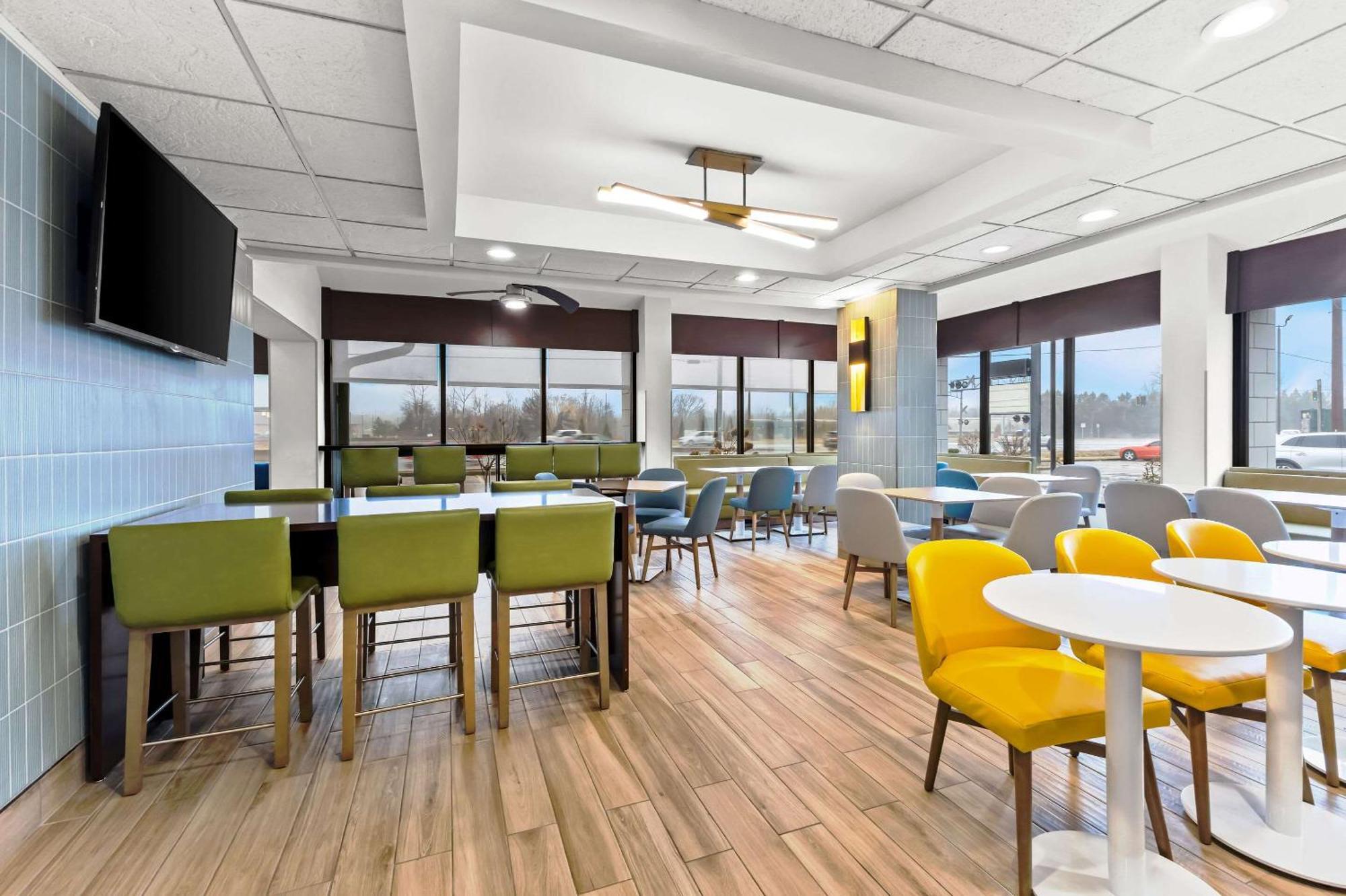 Comfort Inn & Suites Evansville Airport Esterno foto